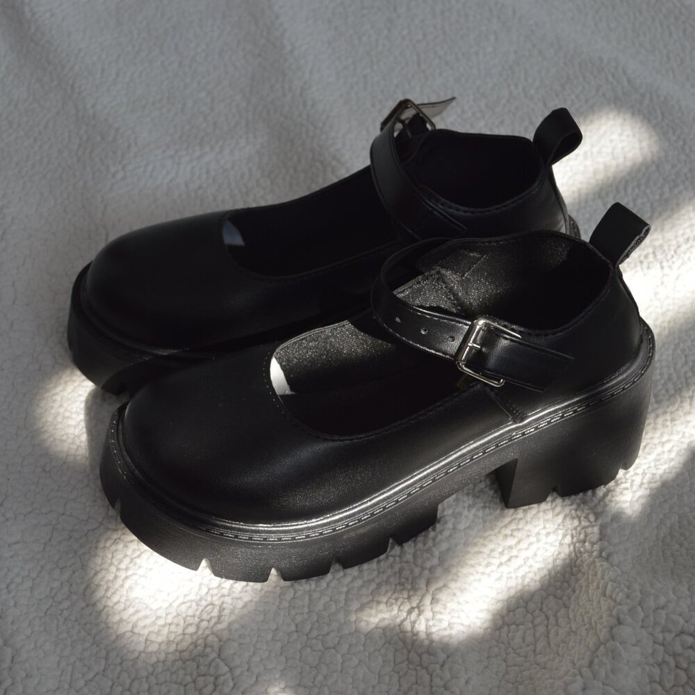 Black Retro French Style Thick-Soled Mary Jane Shoes - US 6 Women's *NEVER WORN*